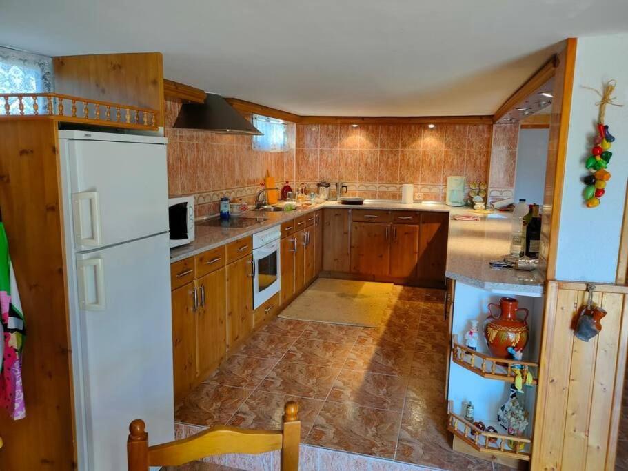 Vivienda De Uso Turistico En Entorno Maravilloso Huerta Del Rey Exterior photo